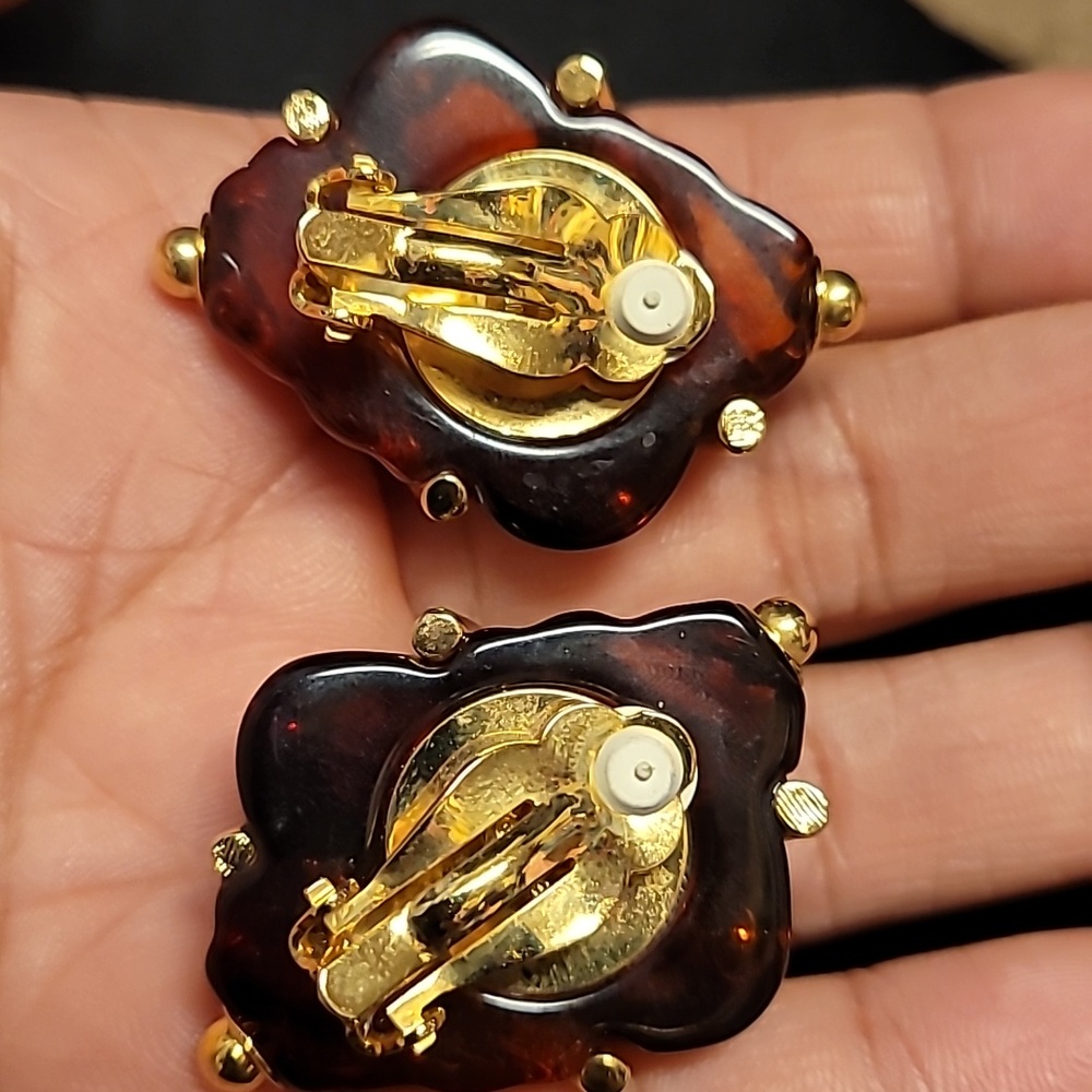 Vintage Kenneth Jay Lane Gold and Deep Amber Snail Earrings - Picture 3 of 5